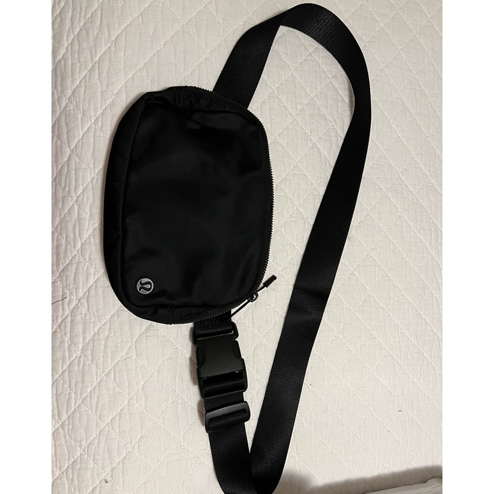 Lululemon everywhere belt bag original